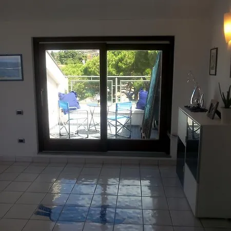 L' Attico Sul Mare Apartmán *